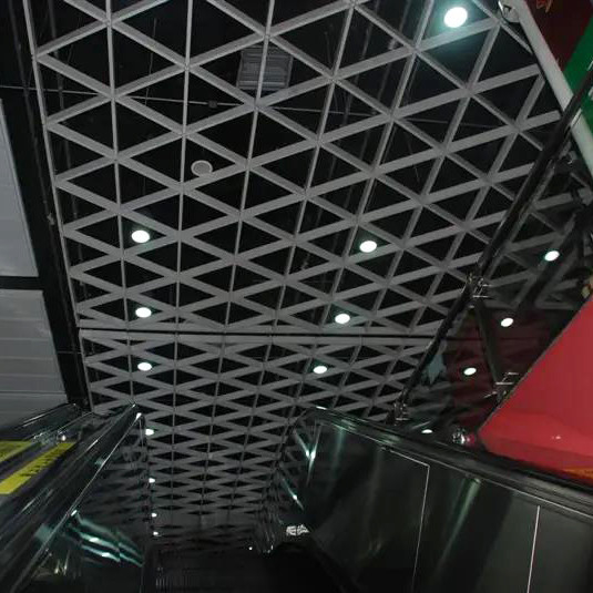 Extruded Grille Triangle Shaped Ceiling Design ISO9001 Light Weight